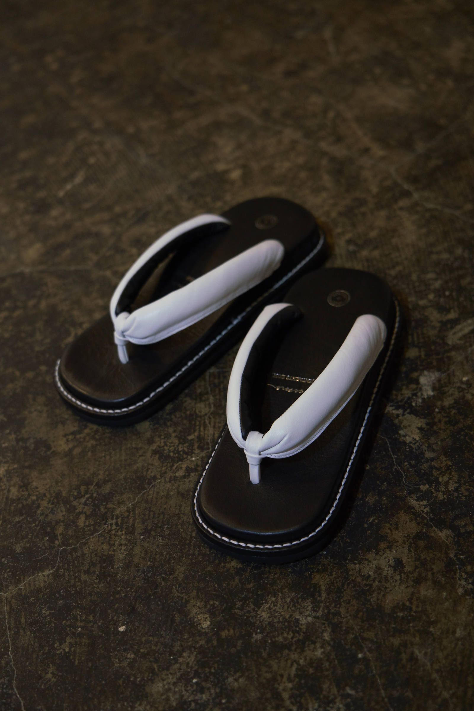Azuma - LEATHER SETTA (BLK×BLK/ WHT×BLK) | HAZE
